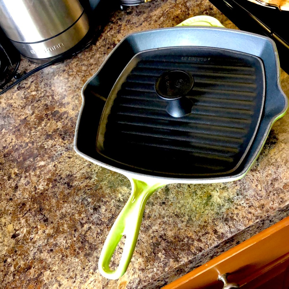 Grill pan with press lime green outside color